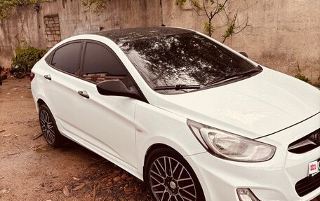 Hyundai Solaris II рестайлинг, 2013 год, 700 000 рублей, 1 фотография