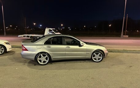 Mercedes-Benz C-Класс, 2004 год, 670 000 рублей, 1 фотография