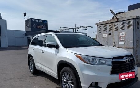 Toyota Highlander III, 2014 год, 2 800 000 рублей, 2 фотография