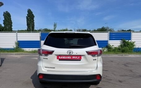 Toyota Highlander III, 2014 год, 2 800 000 рублей, 3 фотография