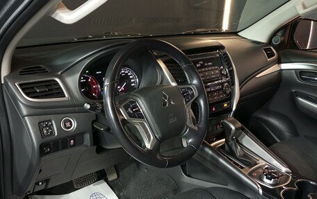 Mitsubishi Pajero Sport III рестайлинг, 2019 год, 3 280 000 рублей, 7 фотография