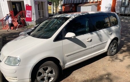 Volkswagen Touran III, 2005 год, 300 000 рублей, 2 фотография