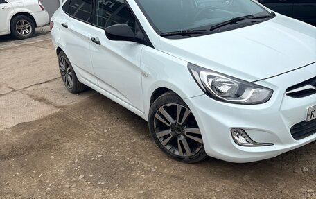 Hyundai Solaris II рестайлинг, 2013 год, 700 000 рублей, 4 фотография