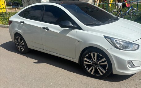 Hyundai Solaris II рестайлинг, 2013 год, 700 000 рублей, 3 фотография