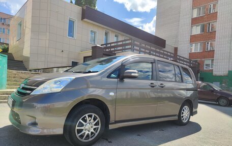 Toyota ISis I, 2009 год, 950 000 рублей, 3 фотография