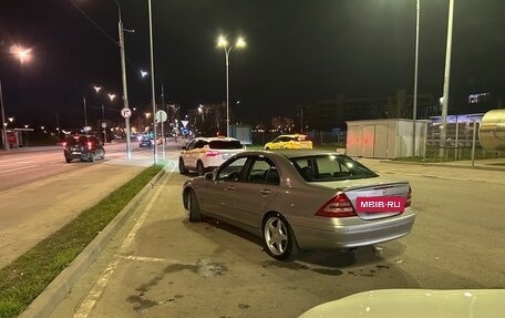 Mercedes-Benz C-Класс, 2004 год, 670 000 рублей, 7 фотография
