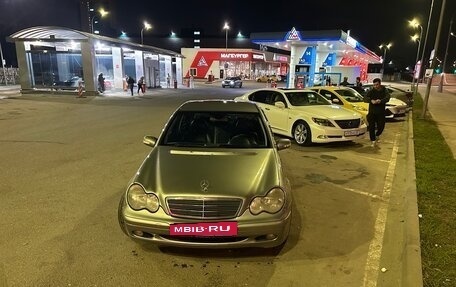 Mercedes-Benz C-Класс, 2004 год, 670 000 рублей, 3 фотография