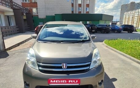 Toyota ISis I, 2009 год, 950 000 рублей, 2 фотография