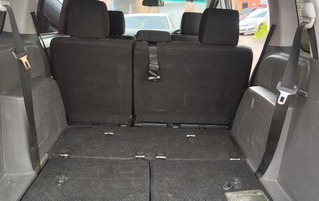 Toyota ISis I, 2009 год, 950 000 рублей, 16 фотография