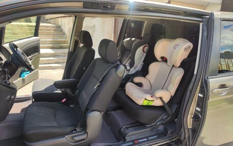 Toyota ISis I, 2009 год, 950 000 рублей, 12 фотография