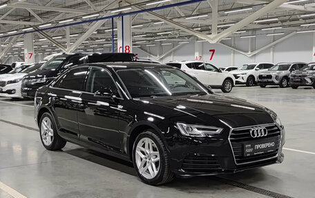 Audi A4, 2018 год, 2 370 000 рублей, 3 фотография