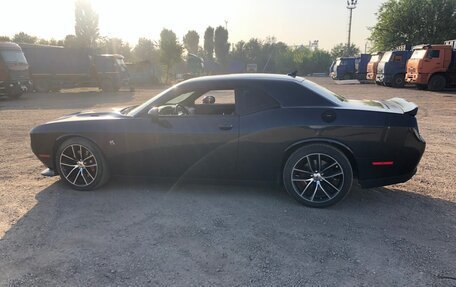 Dodge Challenger III рестайлинг 2, 2017 год, 5 500 000 рублей, 4 фотография