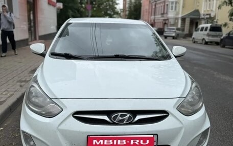 Hyundai Solaris II рестайлинг, 2012 год, 690 000 рублей, 1 фотография