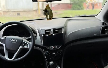 Hyundai Solaris II рестайлинг, 2012 год, 690 000 рублей, 4 фотография