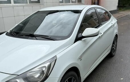 Hyundai Solaris II рестайлинг, 2012 год, 690 000 рублей, 5 фотография