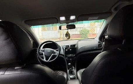 Hyundai Solaris II рестайлинг, 2012 год, 690 000 рублей, 3 фотография