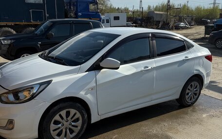 Hyundai Solaris II рестайлинг, 2011 год, 700 000 рублей, 3 фотография
