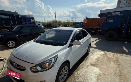 Hyundai Solaris II рестайлинг, 2011 год, 700 000 рублей, 2 фотография