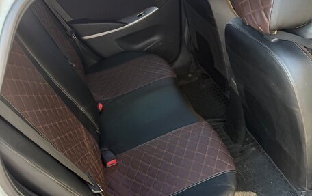 Hyundai Solaris II рестайлинг, 2011 год, 700 000 рублей, 6 фотография