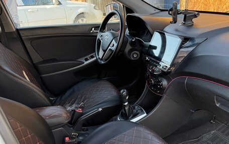 Hyundai Solaris II рестайлинг, 2011 год, 700 000 рублей, 5 фотография