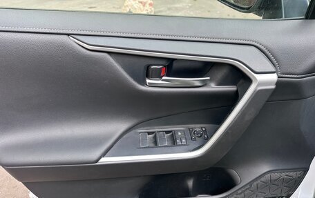 Toyota RAV4, 2020 год, 3 100 000 рублей, 12 фотография
