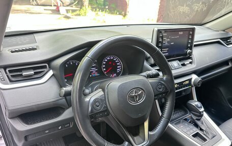 Toyota RAV4, 2020 год, 3 100 000 рублей, 11 фотография