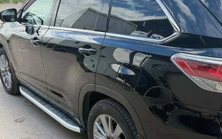 Toyota Highlander III, 2014 год, 2 700 000 рублей, 2 фотография
