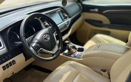 Toyota Highlander III, 2014 год, 2 700 000 рублей, 8 фотография
