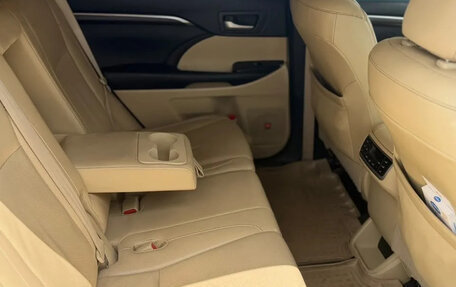Toyota Highlander III, 2014 год, 2 700 000 рублей, 5 фотография