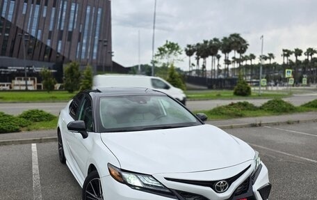 Toyota Camry, 2020 год, 2 600 000 рублей, 2 фотография