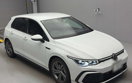 Volkswagen Golf VIII, 2022 год, 1 685 000 рублей, 2 фотография