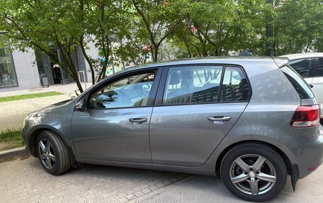 Volkswagen Golf VI, 2011 год, 1 080 000 рублей, 2 фотография