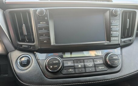 Toyota RAV4, 2018 год, 2 197 000 рублей, 14 фотография