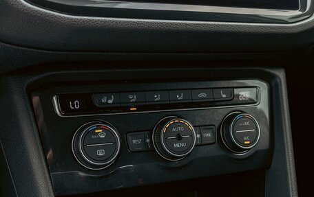 Volkswagen Tiguan II, 2018 год, 2 055 000 рублей, 15 фотография