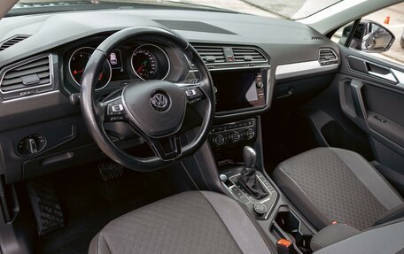 Volkswagen Tiguan II, 2018 год, 2 055 000 рублей, 13 фотография