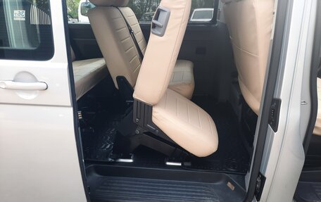 Volkswagen Caravelle T5, 2008 год, 1 550 000 рублей, 14 фотография