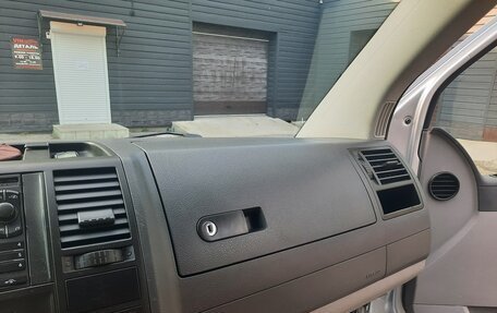 Volkswagen Caravelle T5, 2008 год, 1 550 000 рублей, 6 фотография