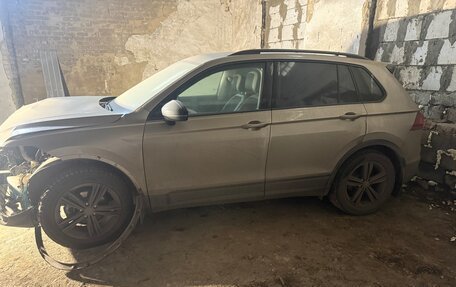 Volkswagen Tiguan II, 2021 год, 1 400 000 рублей, 2 фотография