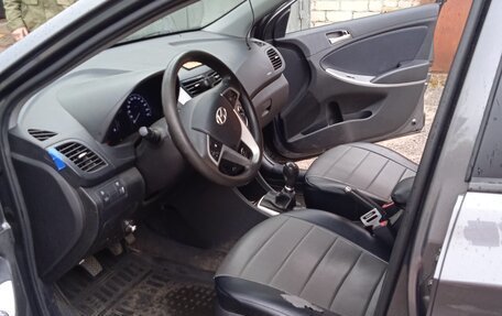 Hyundai Solaris II рестайлинг, 2014 год, 800 000 рублей, 4 фотография