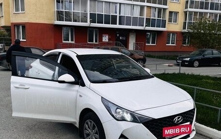 Hyundai Solaris II рестайлинг, 2021 год, 1 480 000 рублей, 4 фотография