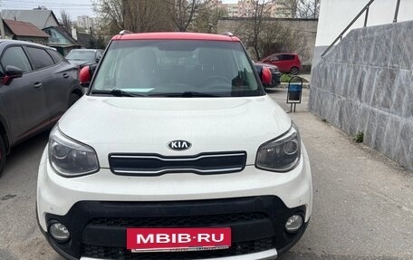 KIA Soul II рестайлинг, 2018 год, 2 000 000 рублей, 2 фотография