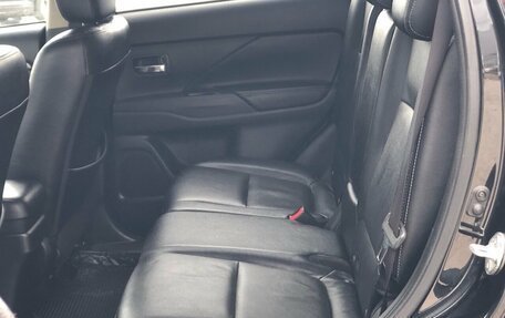 Mitsubishi Outlander III рестайлинг 3, 2014 год, 1 425 000 рублей, 7 фотография