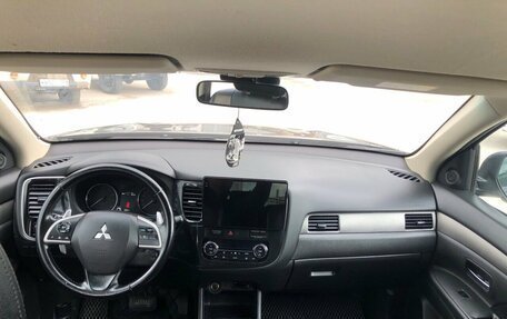 Mitsubishi Outlander III рестайлинг 3, 2014 год, 1 425 000 рублей, 5 фотография