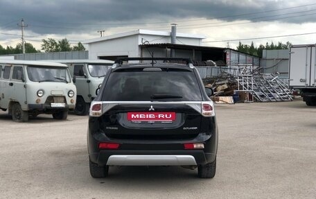 Mitsubishi Outlander III рестайлинг 3, 2014 год, 1 425 000 рублей, 4 фотография