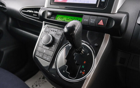 Toyota Wish II, 2012 год, 1 249 000 рублей, 17 фотография
