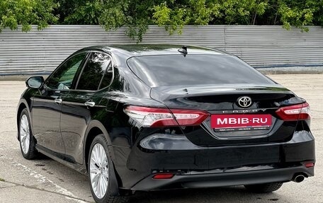 Toyota Camry, 2018 год, 2 400 000 рублей, 7 фотография
