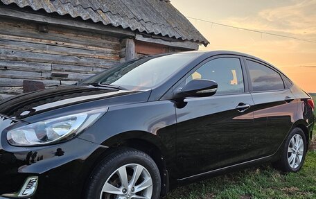 Hyundai Solaris II рестайлинг, 2011 год, 800 000 рублей, 5 фотография