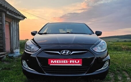 Hyundai Solaris II рестайлинг, 2011 год, 800 000 рублей, 2 фотография