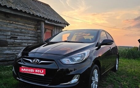 Hyundai Solaris II рестайлинг, 2011 год, 800 000 рублей, 4 фотография