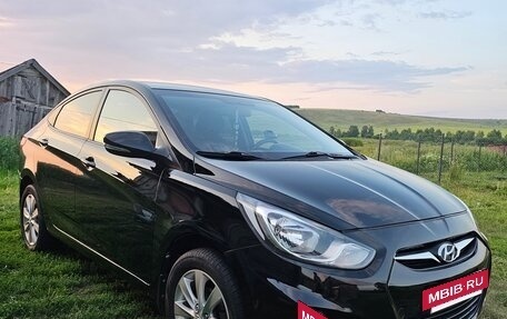 Hyundai Solaris II рестайлинг, 2011 год, 800 000 рублей, 7 фотография
